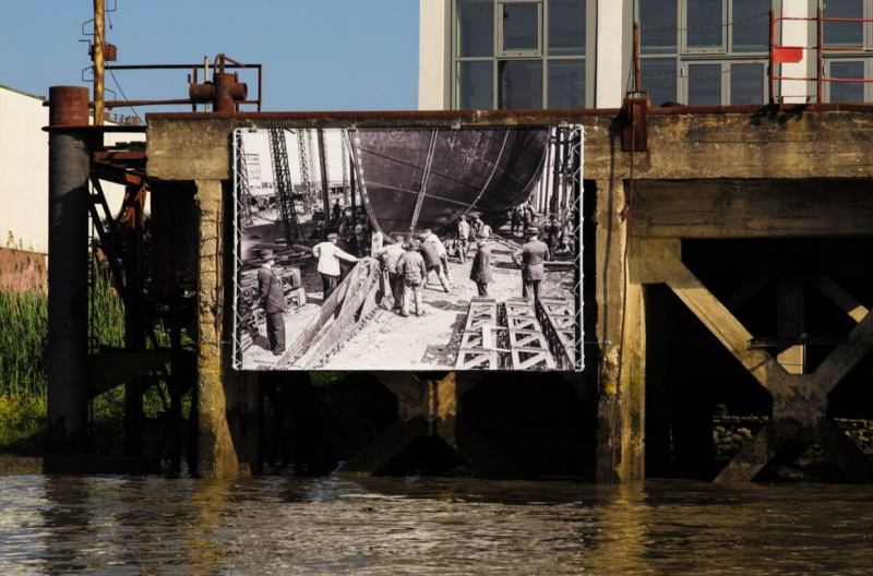 À Nantes, d?anciennes photos géantes sur les quais de Chantenay