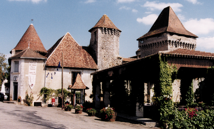 Château de Varaignes Musée des Tisserands